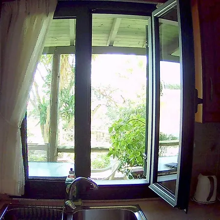 Eleni Apts Aparthotel