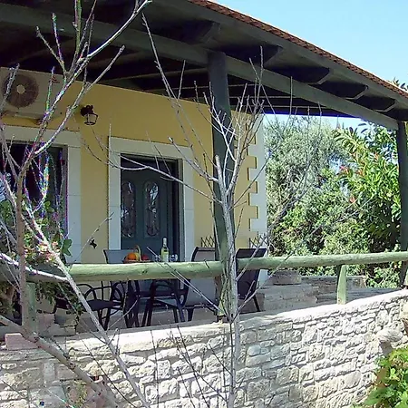 Eleni Apts קמילרי